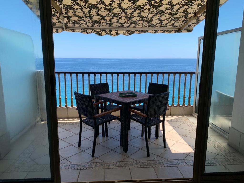 Appartement Front De Mer - Promenade Des Anglais Ницца Экстерьер фото